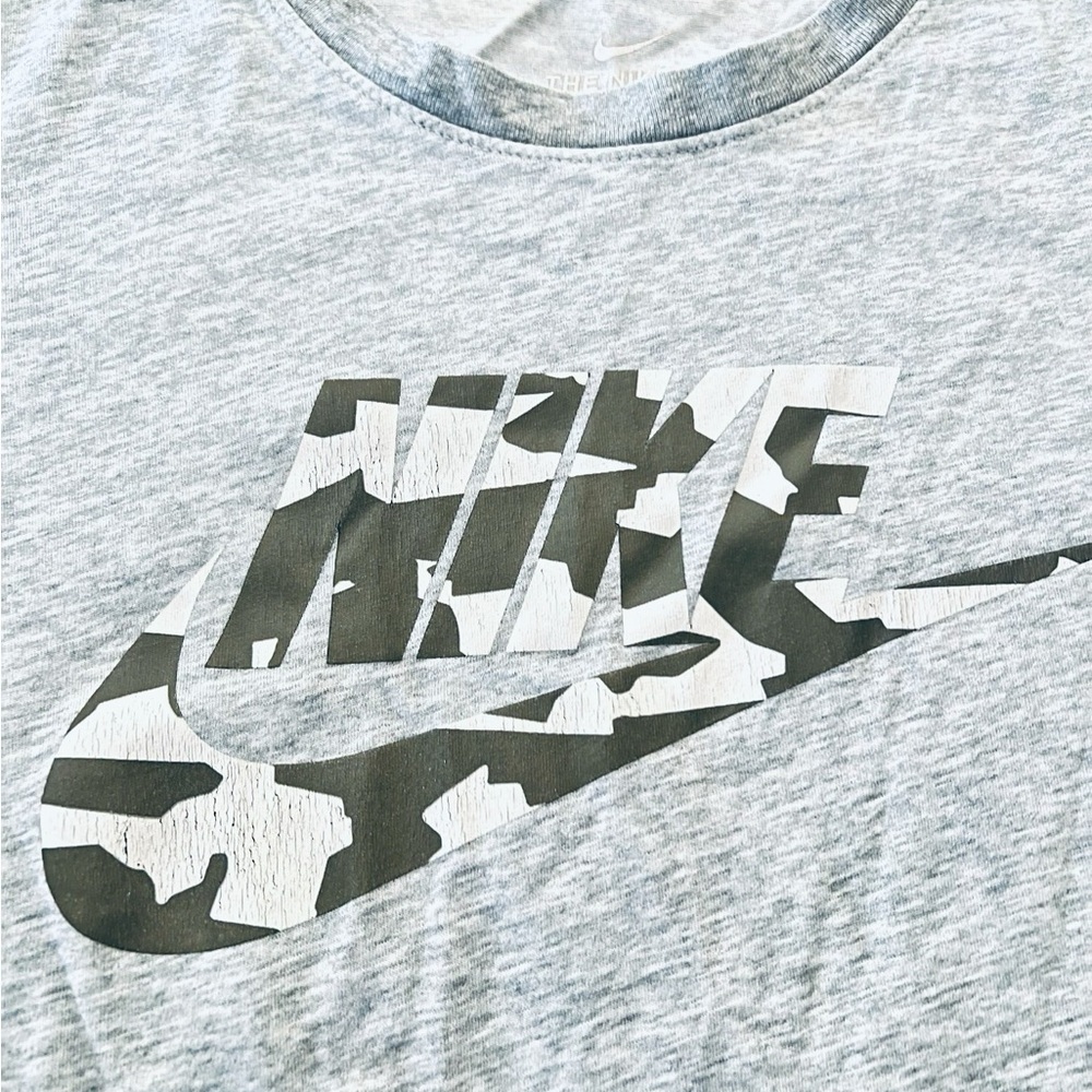 Nike Light Gray Men's Short Sleeve Tee